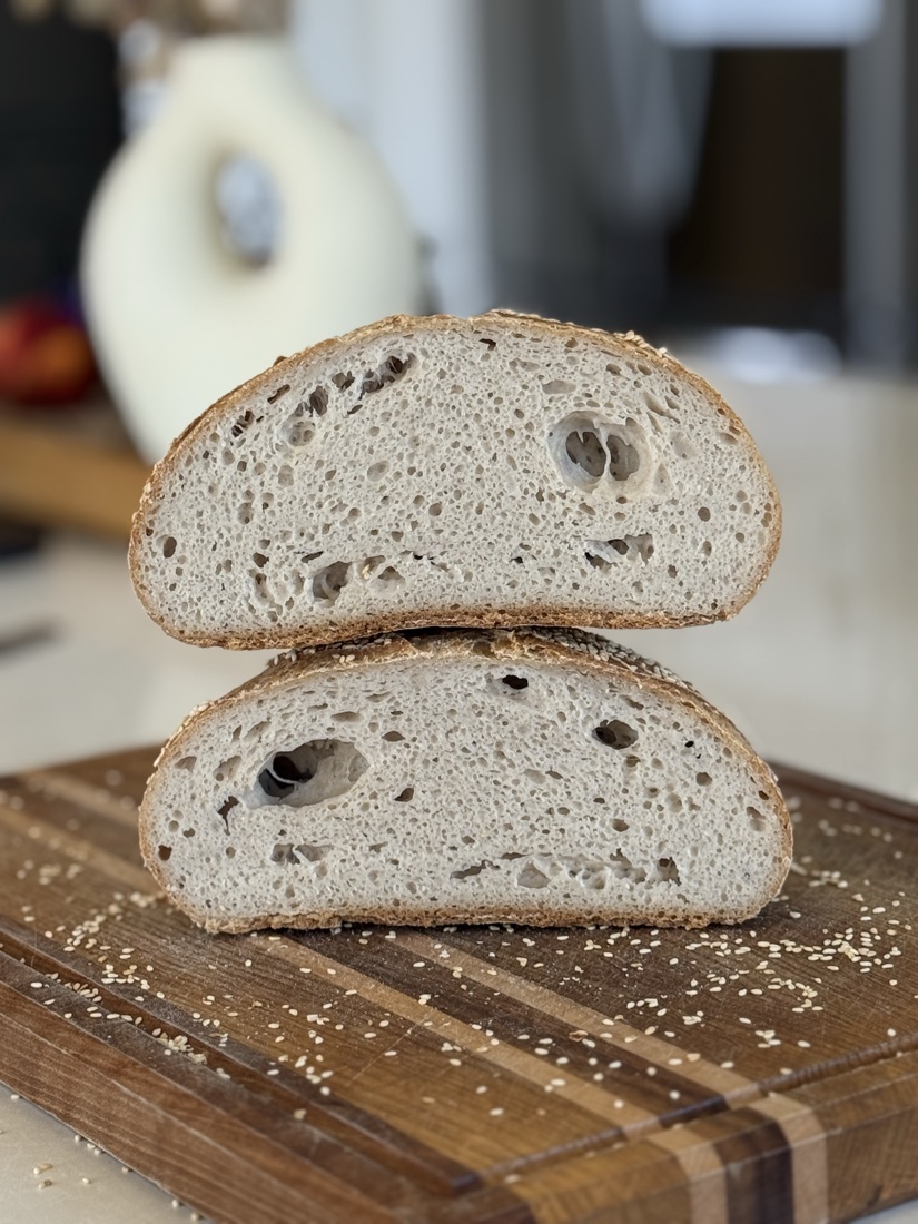 Przekrój chleba codziennego bezglutenowego na zakwasie